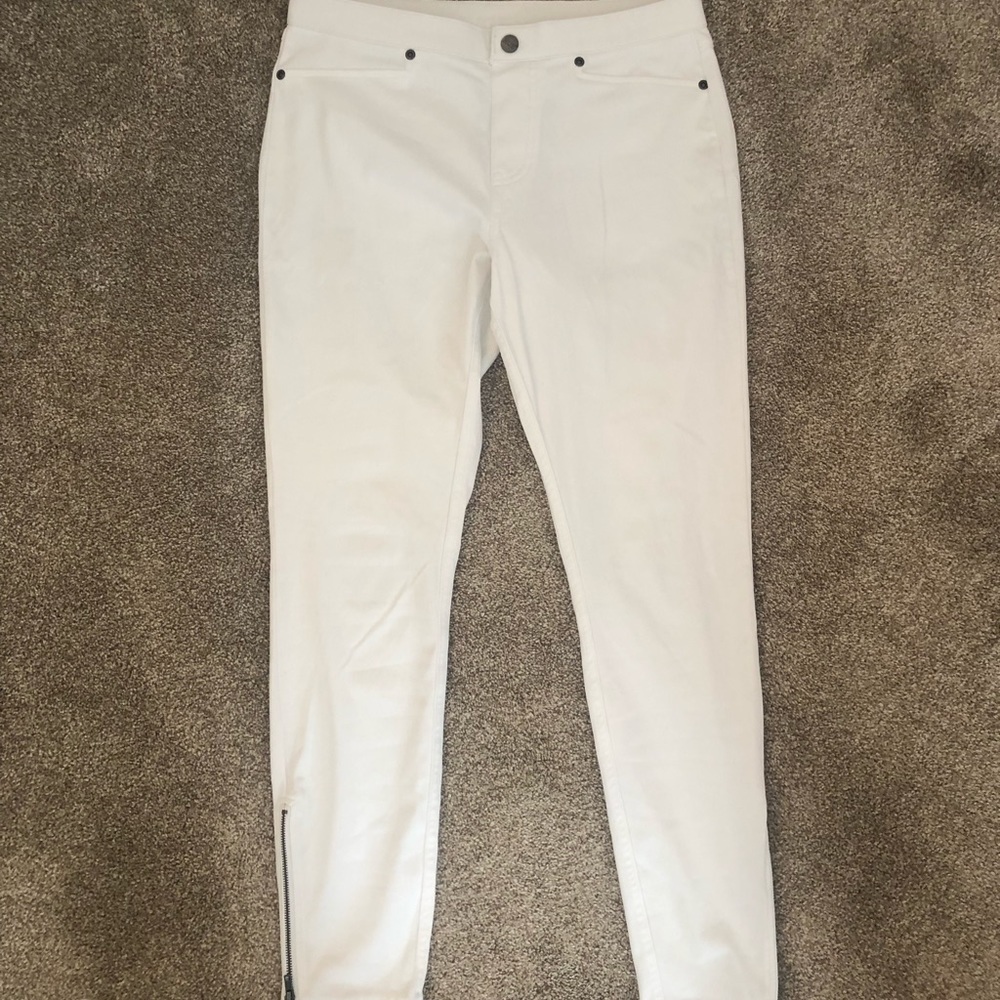 NWOT. White Hue Jean Leggings. Medium